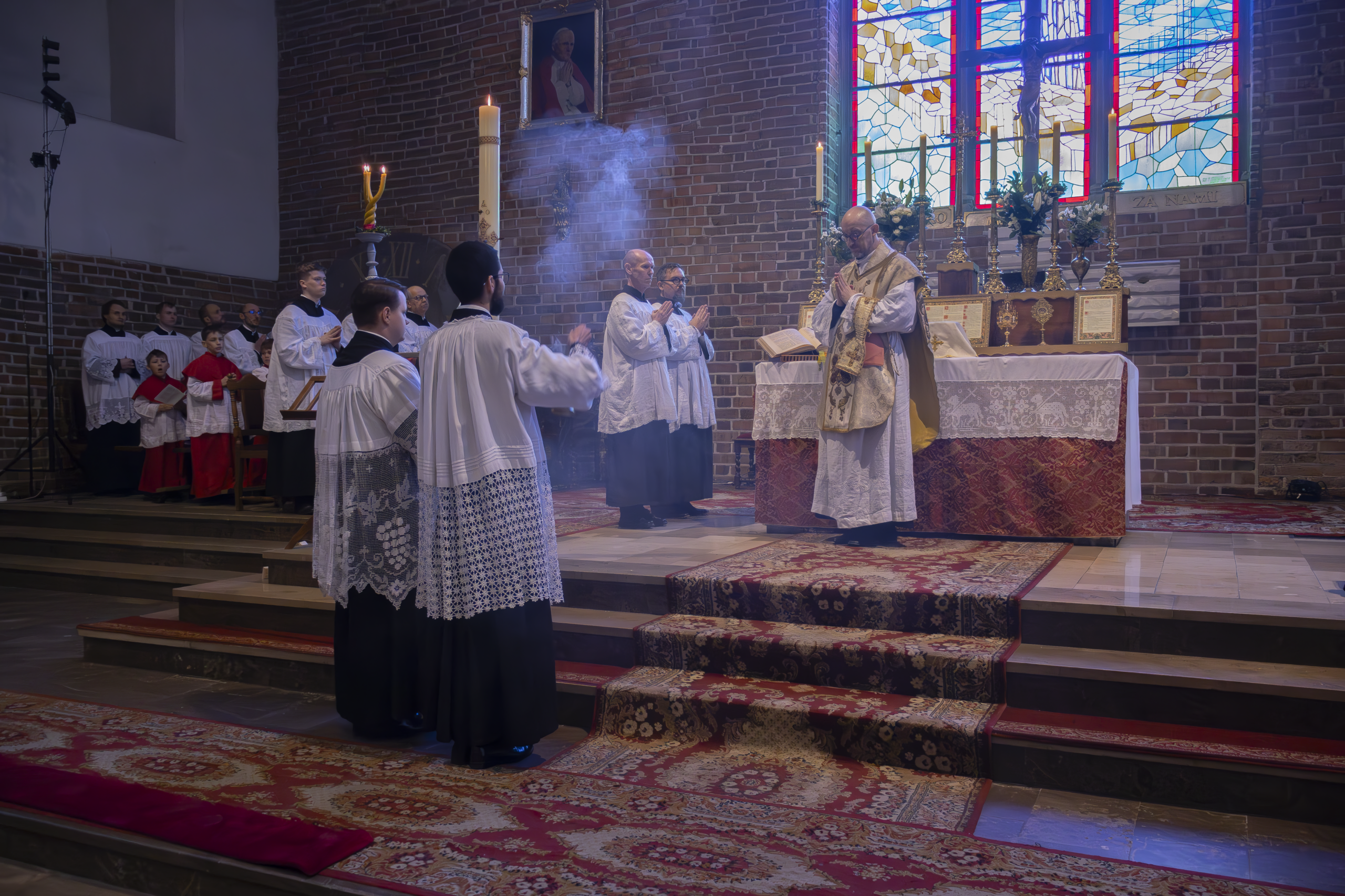 Wielkanoc w rodzinie. Tradycje, zwyczaje i duchowość, która łączy pokolenia
